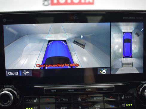 Used 2021 Toyota Highlander Platinum image 24