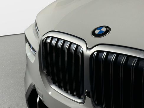 Used 2024 BMW X7 xDrive40i w/ Premium Package AWD/4WD image 11