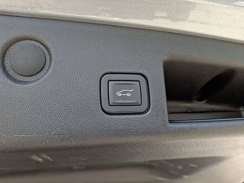 Used 2024 Chevrolet Equinox LT FWD image 28