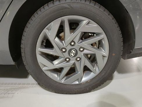 Used 2024 Hyundai Elantra SEL FWD image 6