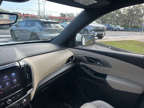 Used 2023 Chevrolet Traverse LT image 16