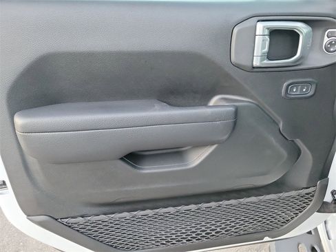 Used 2024 Jeep Gladiator Mojave w/ Technology Group image 15