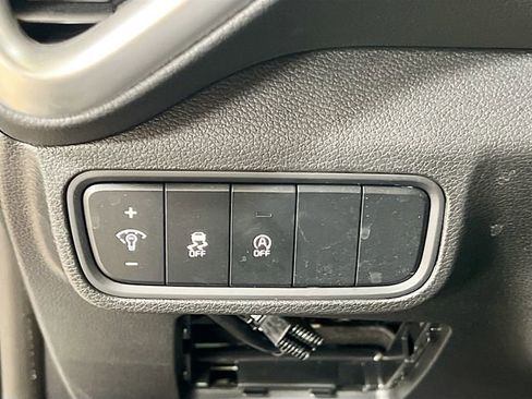 Certified 2025 Kia Soul LX image 10