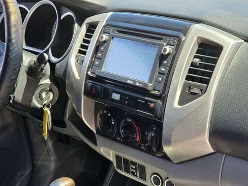 Used 2014 Toyota Tacoma PreRunner w/ TRD Off-Road Package image 12