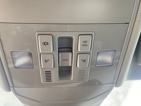 Used 2025 Volkswagen Jetta SE FWD image 24