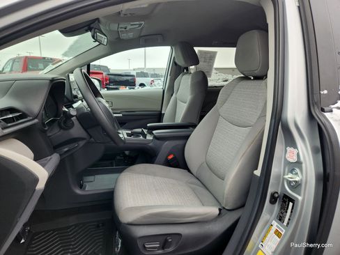 Used 2024 Toyota Sienna LE image 20
