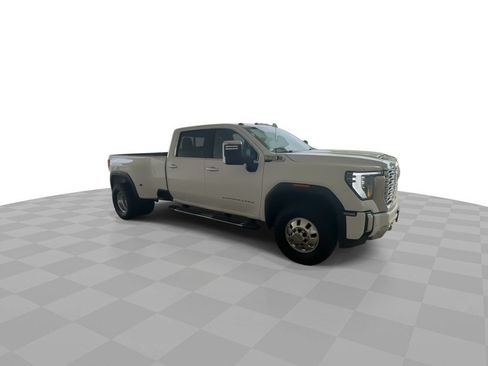 Used 2025 GMC Sierra 3500 Denali w/ Denali Reserve Package AWD/4WD image 2