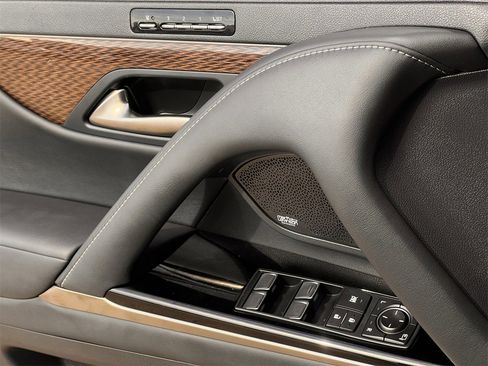 Used 2023 Lexus LX 600 4WD w/ Ultra Luxury Package image 23