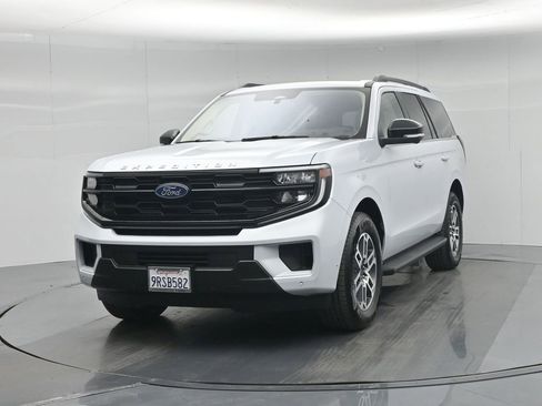Used 2025 Ford Expedition Active image 60
