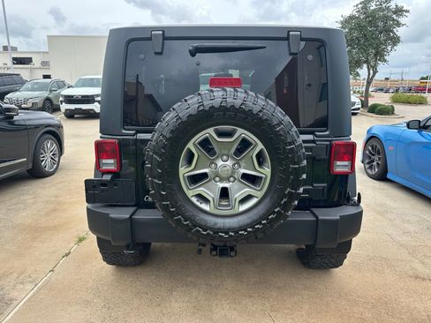 Used 2016 Jeep Wrangler Rubicon w/ Connectivity Group AWD/4WD image 4