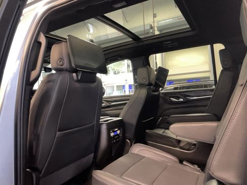 Used 2024 GMC Yukon XL Denali w/ Advanced Technology Package image 18