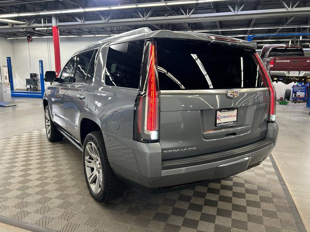 Used 2019 Cadillac Escalade Premium Luxury RWD image 7
