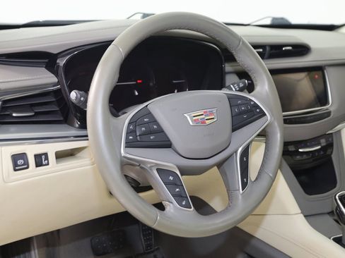 Used 2017 Cadillac XT5 Luxury w/ Driver Awareness Package image 6