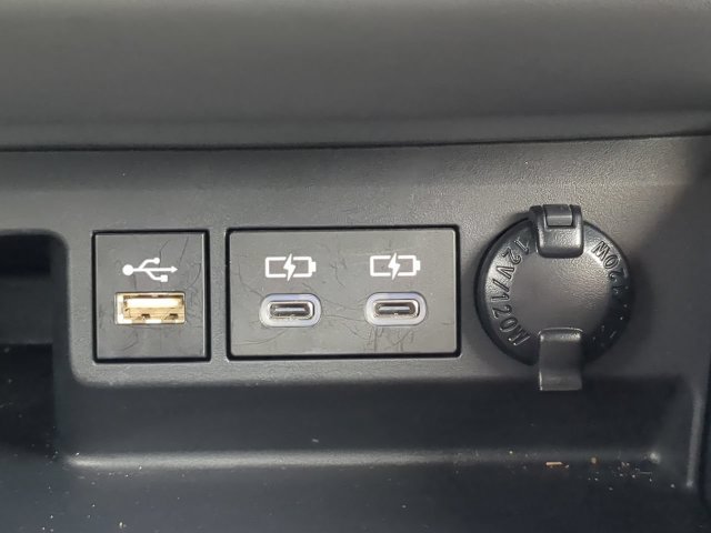Used 2024 Toyota Highlander Limited FWD image 27