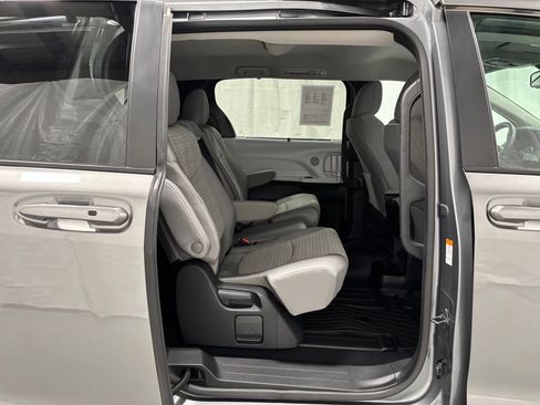 Used 2026 Toyota Sienna LE FWD image 54