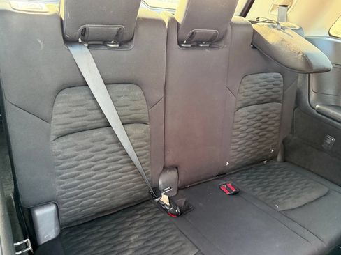 Used 2022 Nissan Pathfinder SV FWD image 32