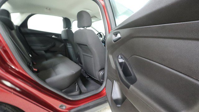 Used 2016 Ford Focus SE w/ SE Cold Weather Package FWD image 11