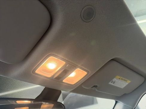 Used 2025 Hyundai Venue SEL FWD image 53