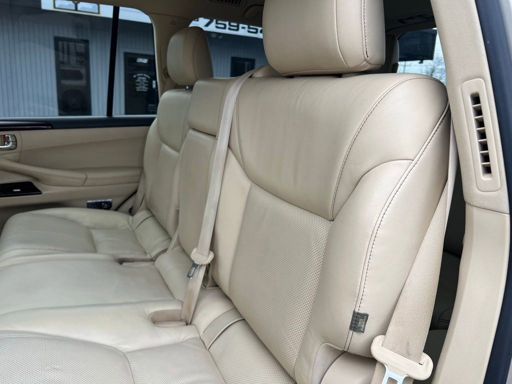 Used 2013 Lexus LX 570 4WD w/ Luxury Pkg image 16