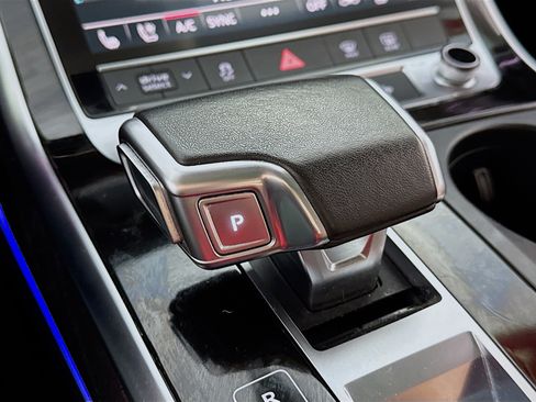 Used 2022 Audi Q8 Premium Plus w/ Premium Plus Package image 22