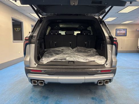 New 2026 Chevrolet Traverse LT w/ Sun and Wheel Package FWD image 8