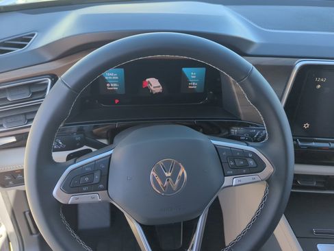 New 2026 Volkswagen Atlas SE image 9