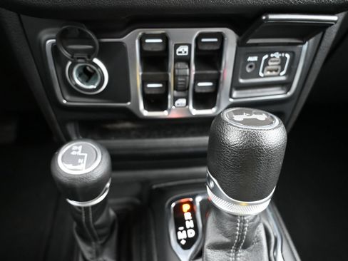 Used 2024 Jeep Wrangler Unlimited Sport AWD/4WD image 18