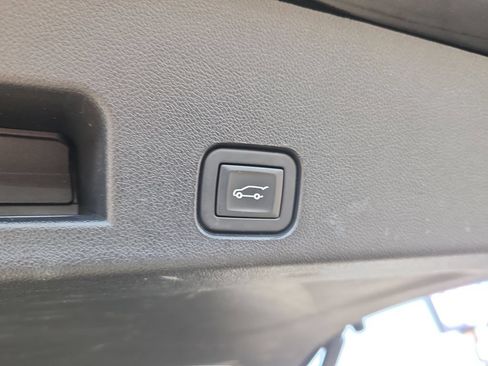 Used 2024 Chevrolet Traverse LT AWD/4WD image 14