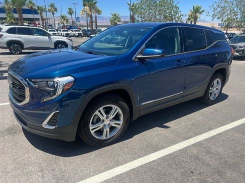 Used 2020 GMC Terrain SLE FWD image 2