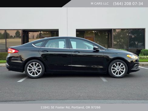 Used 2017 Ford Fusion SE w/ Fusion SE Technology Package FWD image 5
