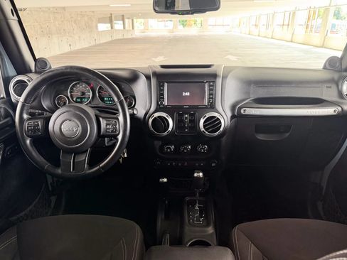 Used 2014 Jeep Wrangler Unlimited Sahara w/ Connectivity Group AWD/4WD image 25