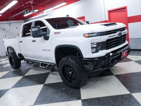 Used 2024 Chevrolet Silverado 2500 Custom w/ Custom Value Package image 33