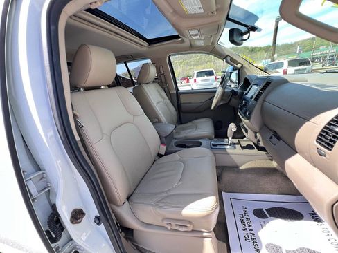 Used 2014 Nissan Frontier SL w/ SL Moonroof Package AWD/4WD image 27