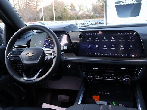 New 2025 Chevrolet Suburban High Country image 32