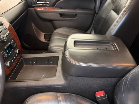 Used 2011 Chevrolet Avalanche LT w/ Luxury Package AWD/4WD image 26