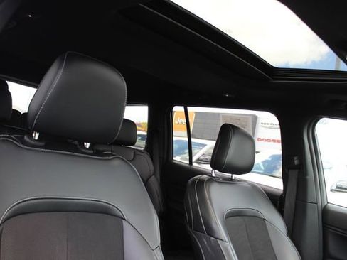 Used 2023 Jeep Grand Cherokee L Altitude AWD/4WD image 33