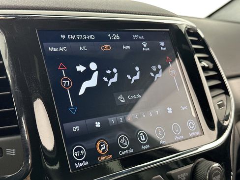 Used 2022 Jeep Grand Cherokee Laredo X image 16