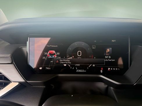 Used 2025 GMC Acadia Elevation image 29