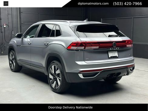 Used 2024 Volkswagen Atlas Cross Sport SE image 4