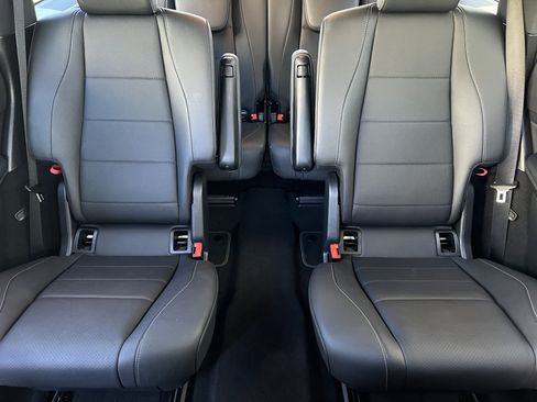 Used 2025 Mercedes-Benz GLS 450 4MATIC image 16