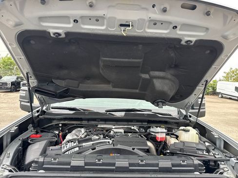 Used 2024 Chevrolet Silverado 2500 ZR2 w/ Technology Package image 32