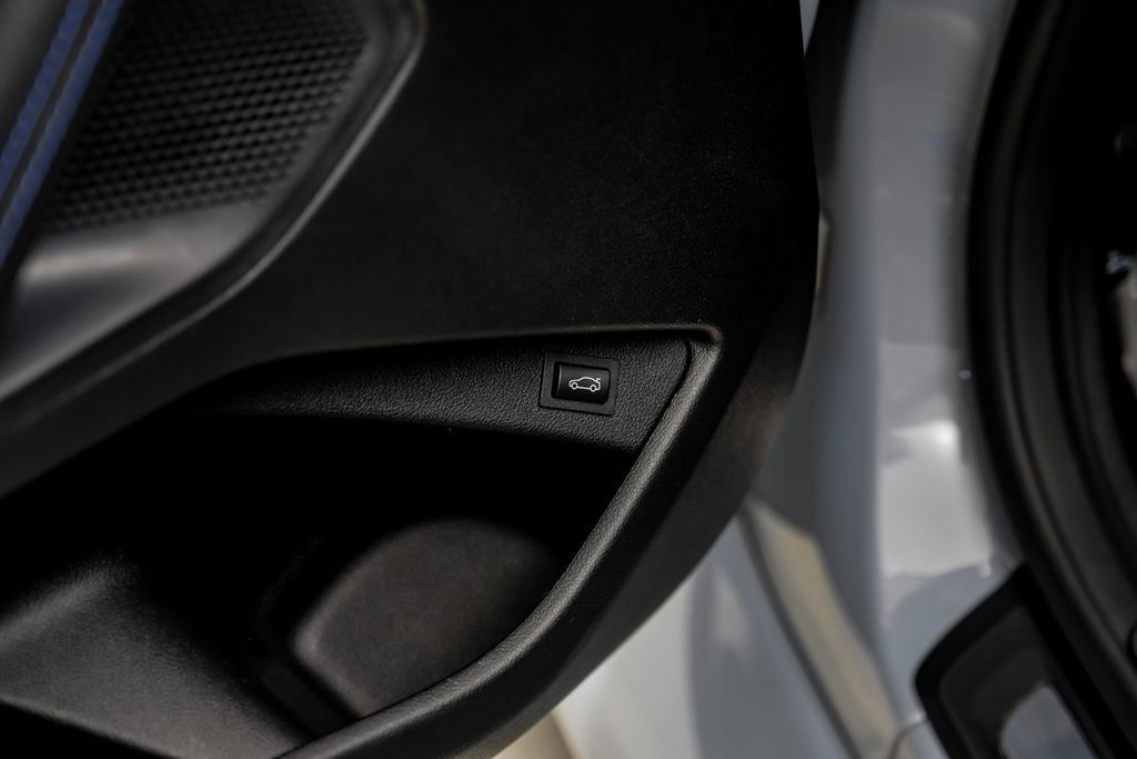 Used 2023 BMW M2 w/ Lighting Package RWD image 46