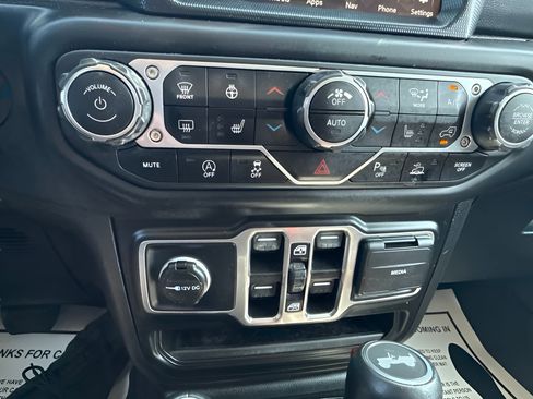 Used 2021 Jeep Wrangler Unlimited Sahara AWD/4WD image 31