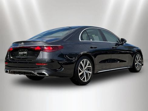 Certified 2025 Mercedes-Benz E 350 4MATIC Sedan w/ MBUS Superscreen Package image 7