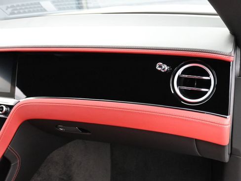 Used 2021 Bentley Continental GT image 29