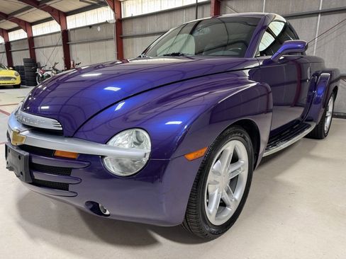 Used 2004 Chevrolet SSR w/ Preferred Equipment Group RWD image 22