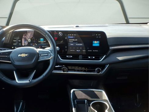 Certified 2025 Chevrolet Equinox LT FWD image 11