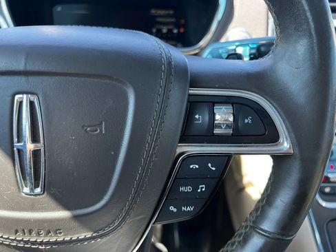 Used 2017 Lincoln Continental Reserve w/ Technology Package FWD image 13
