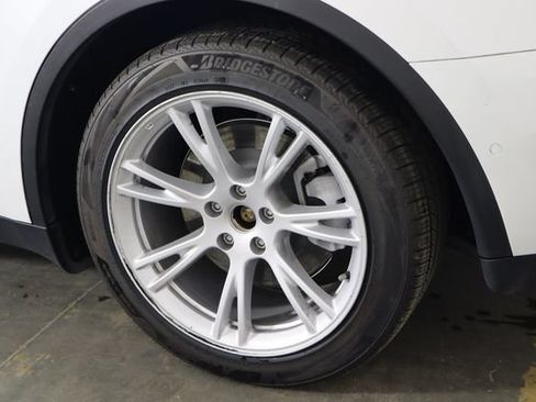 Used 2021 Tesla Model Y 2WD image 38