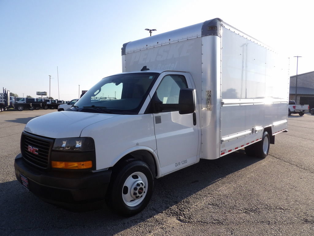 Used 2022 GMC Savana 3500 Extended w/ Power Convenience Package RWD image 3